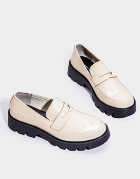 Chinese Laundry Playback Loafers Women's 10M Cream Patent Leather Shoes KHD324 Comfy Women Flats under $50