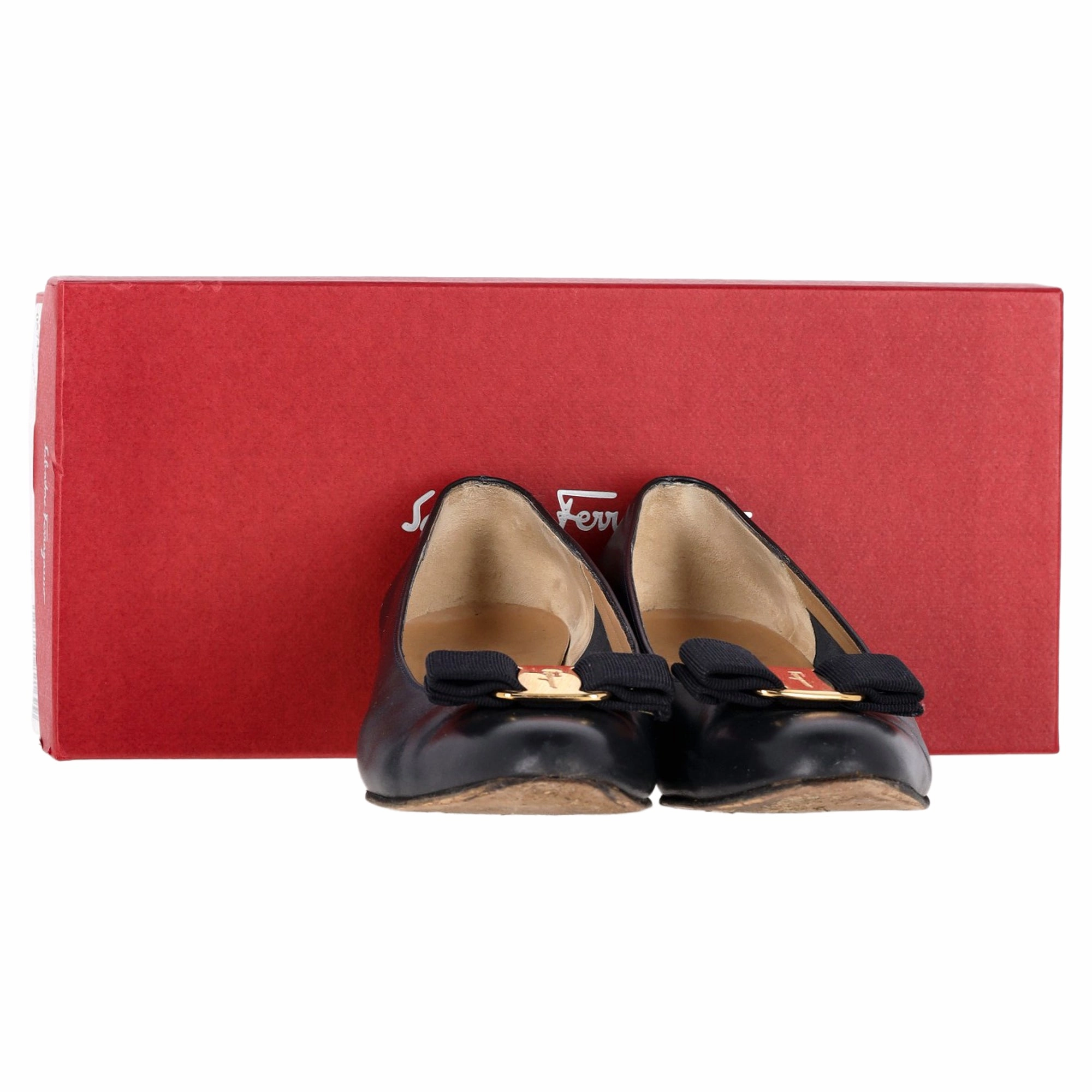 Ferragamo Vara Bow-Embellished Pumps in Black Leather
