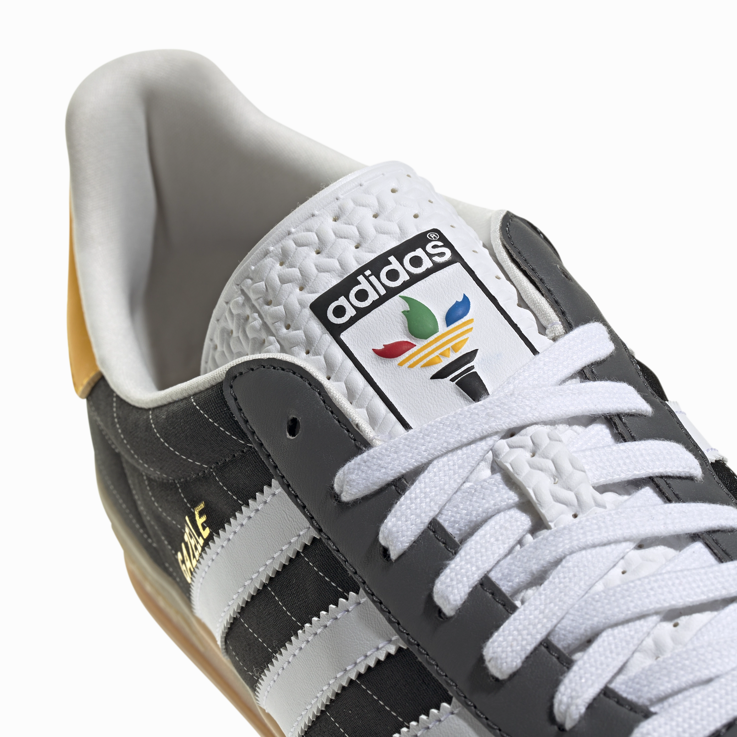 Gazelle Indoor 'Black White'