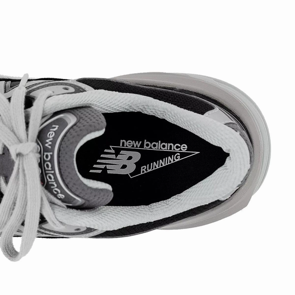 In USA 990v6 'Black White'
