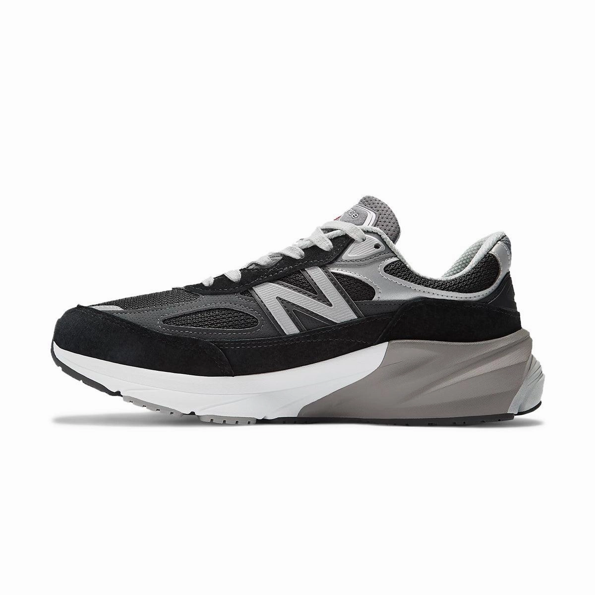 In USA 990v6 'Black White'