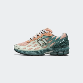 U1906WFB Sneakers trending now