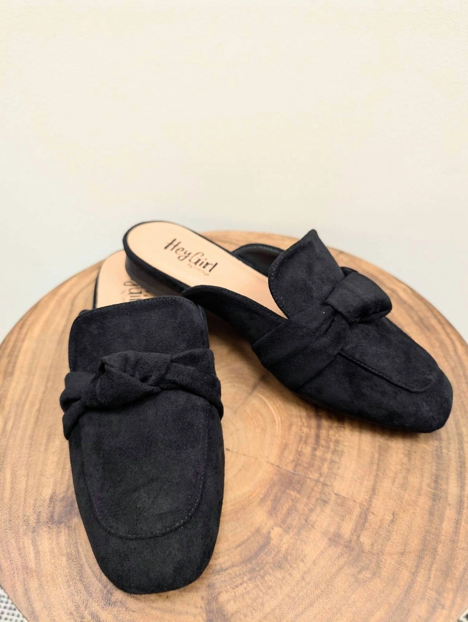 Women Clingy Flats In Black Comfy Women Flats under $50