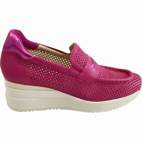 Women's Fenna Loafer In Fuchsia Trendy Flats for Women