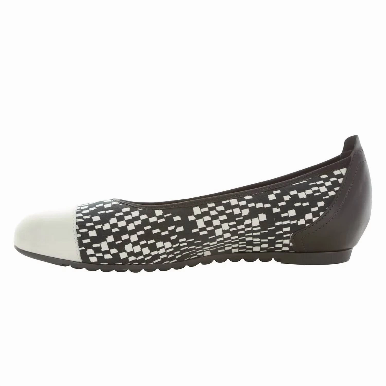 Women's Henlee Flats In Black/white