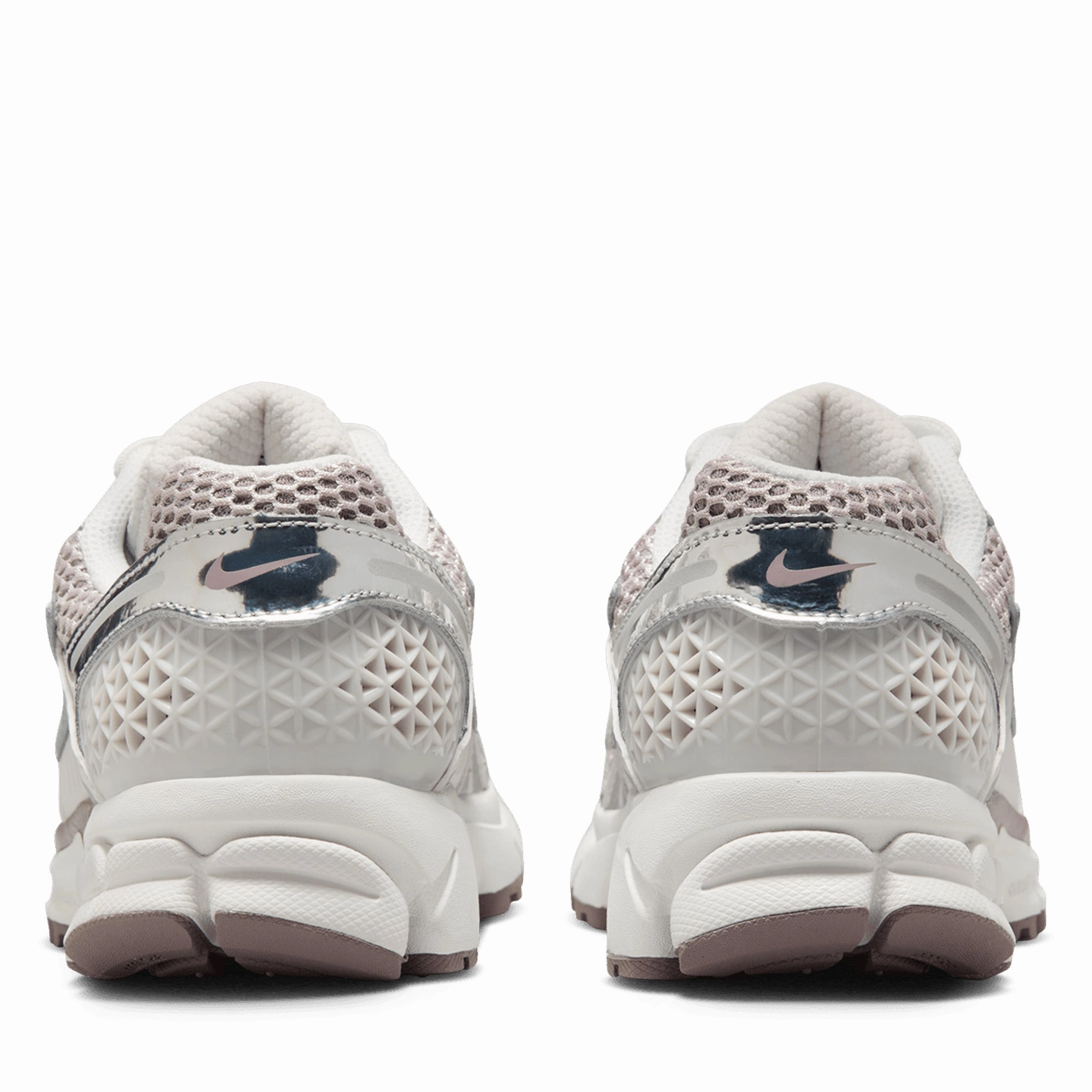 Women's Nike Zoom Vomero 5 - Vast Grey/Metallic Silver