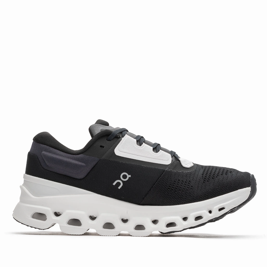 Women's On Cloudstratus 3 - Black/Frost