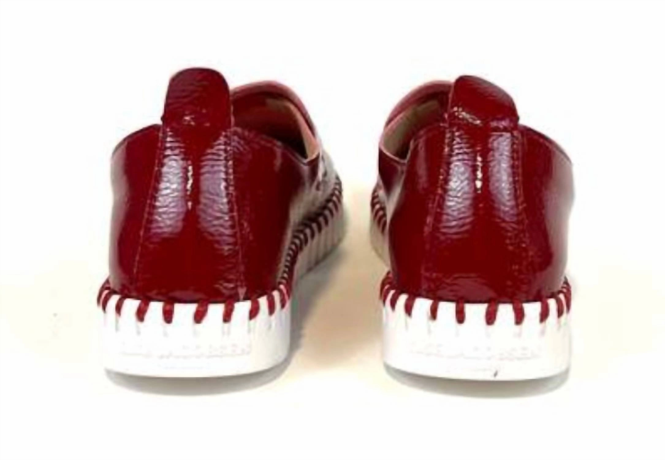 Women's Patent Leather Flat In Rhubarb