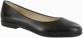 Women's Scenic Ballet Flat Shoes Medium In Black Trendy Flats for Women