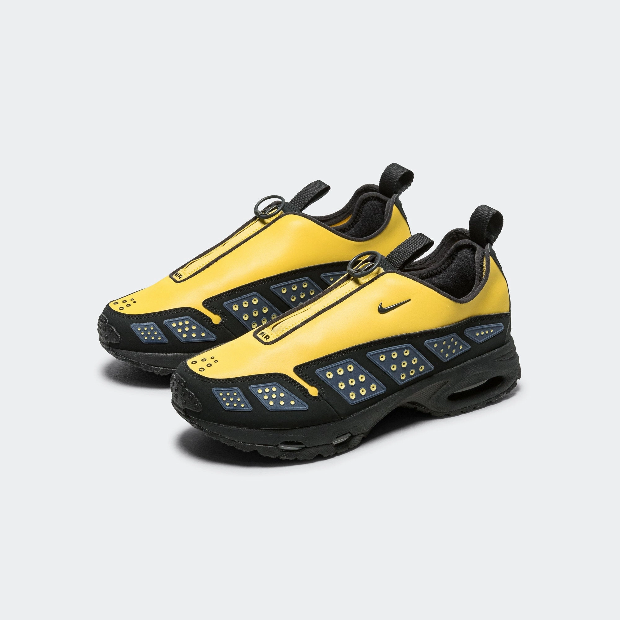 Womens Air Max SNDR - Saturn Gold/Off Noir-Diffused Blue-Black