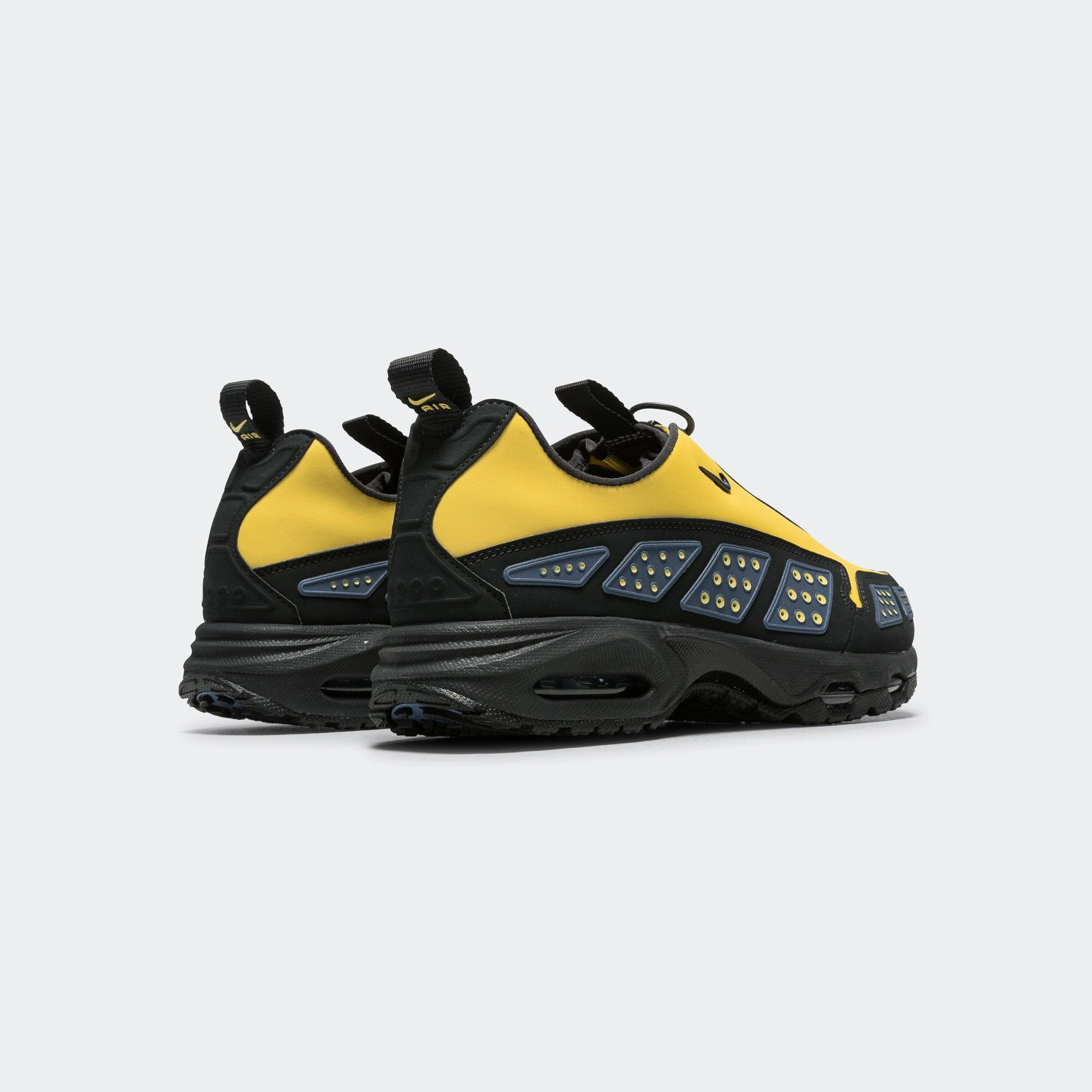 Womens Air Max SNDR - Saturn Gold/Off Noir-Diffused Blue-Black