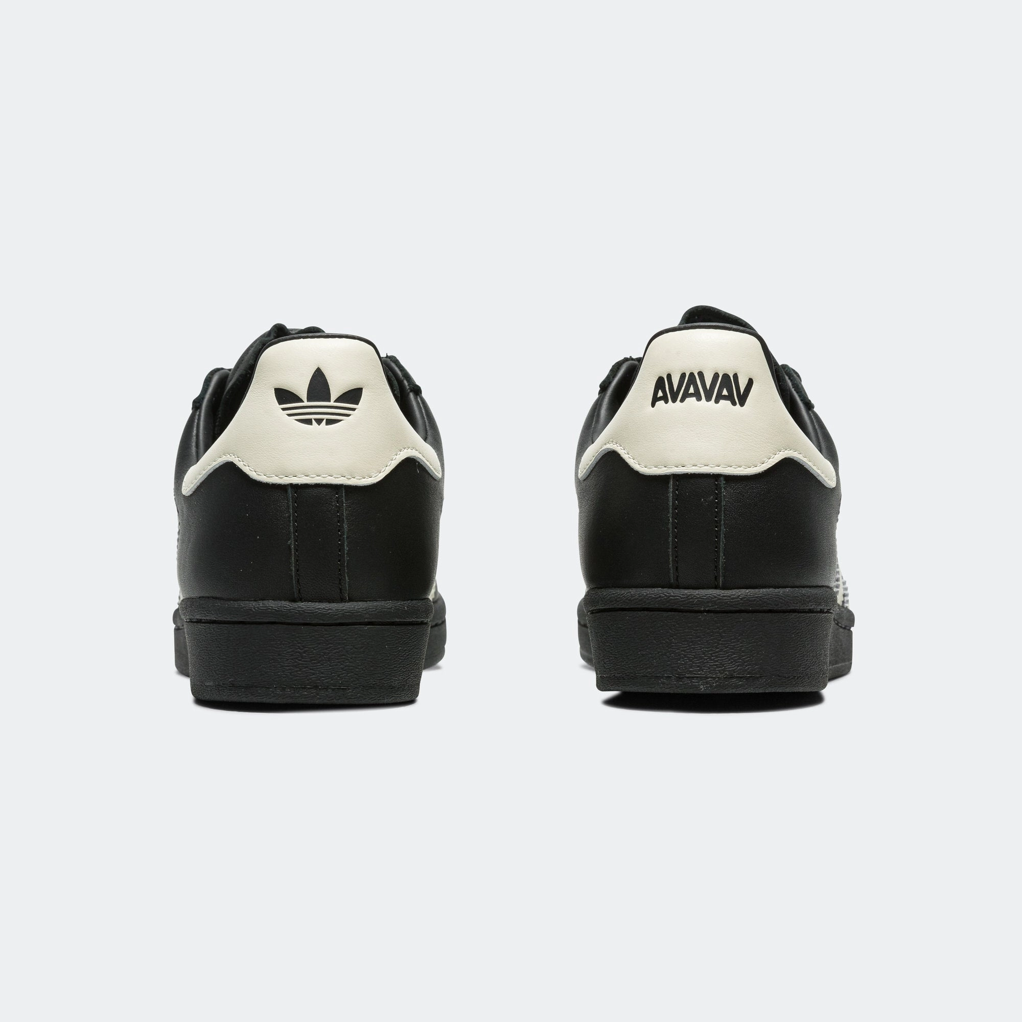 Womens Superfinger Superstar - Core Black/Crew White